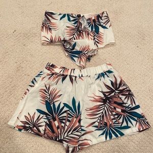Tropical. Top & Shorts set. Size XS.